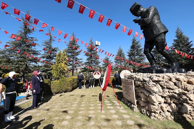 Afyonkarahisar'da Cumhuriyet Coşkusu: Çelenk Töreni Düzenlendi